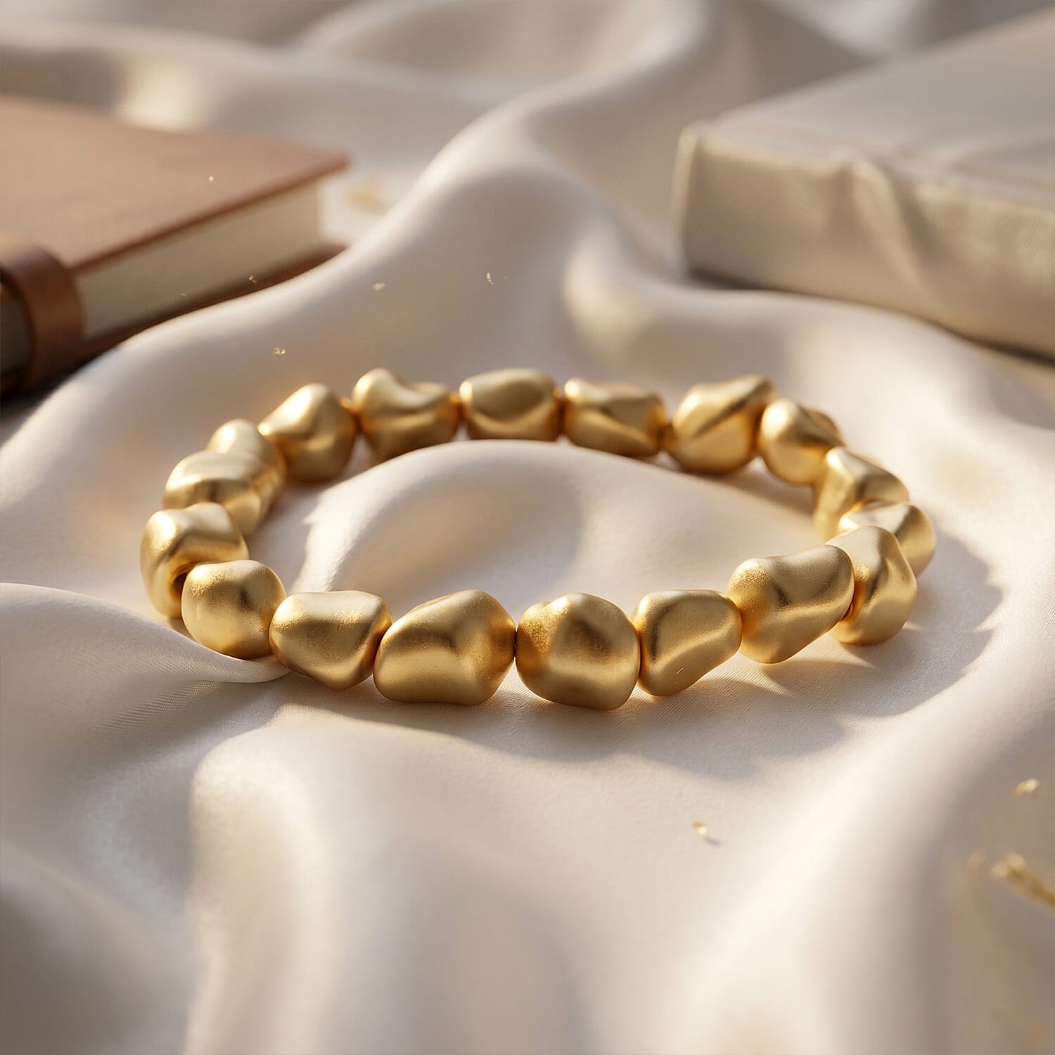 Golden Color Shell Pearl Strach Bracelet (6.5-7 In)