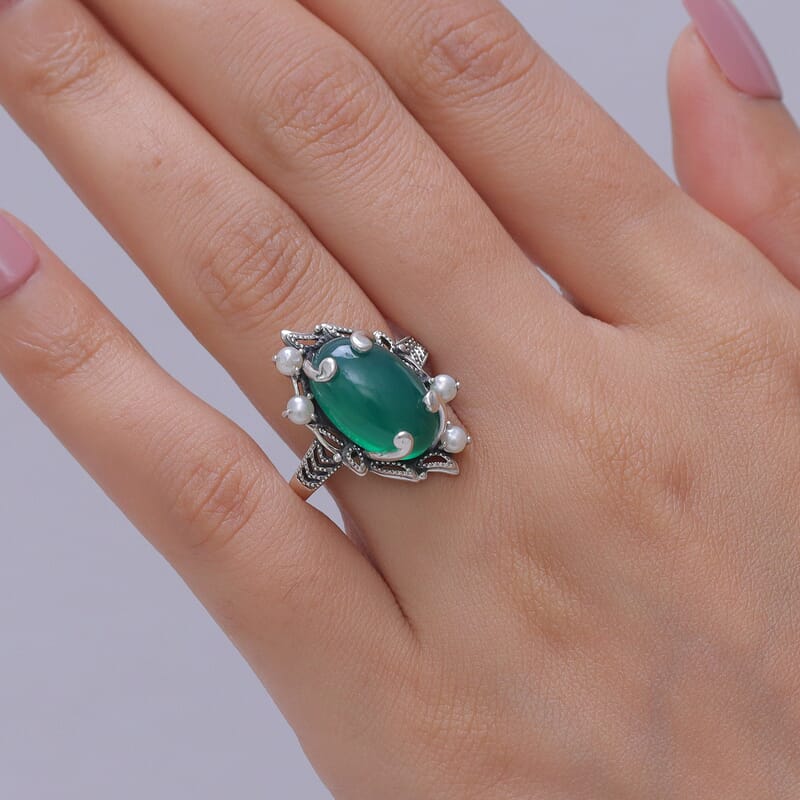 D'Joy Indian Artisan Crafted Premium Green Onyx 7.90 ctw and Freshwater Pearl Ring in Sterling Silver (Size 6.0)