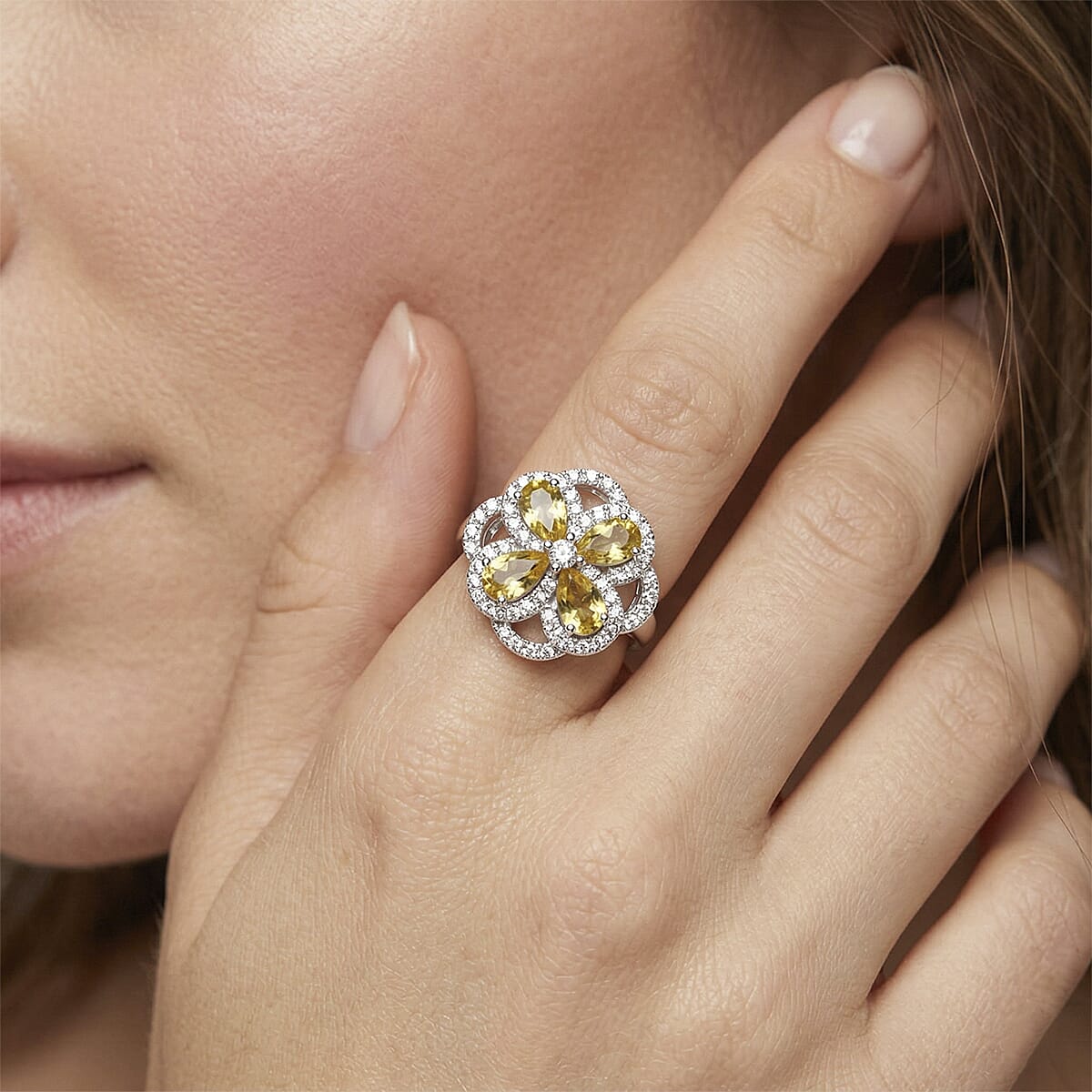 Lemon Quartz and White Corundum 0.85 ctw Ring in Rhodium Over Sterling Silver (Size 6.0) image number 2