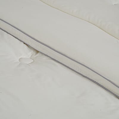 Livmore White Silk Comforter