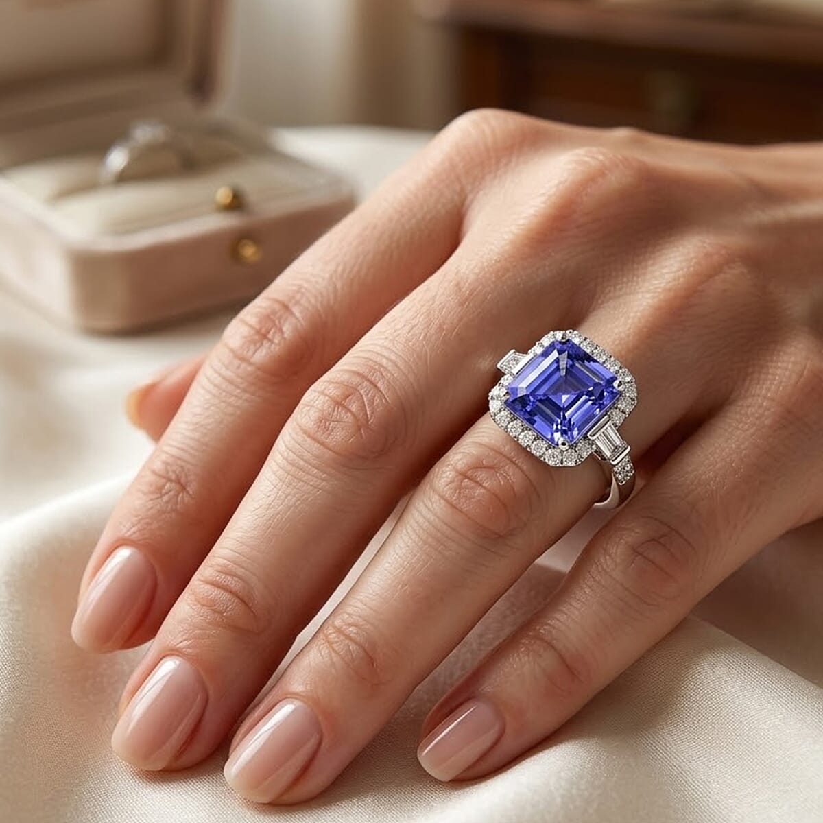 Certified & Appraised Rhapsody AAAA Tanzanite and E-F VS Diamond 4.00 ctw Ring in 950 Platinum (Size 10.0) 6.50 Grams image number 2