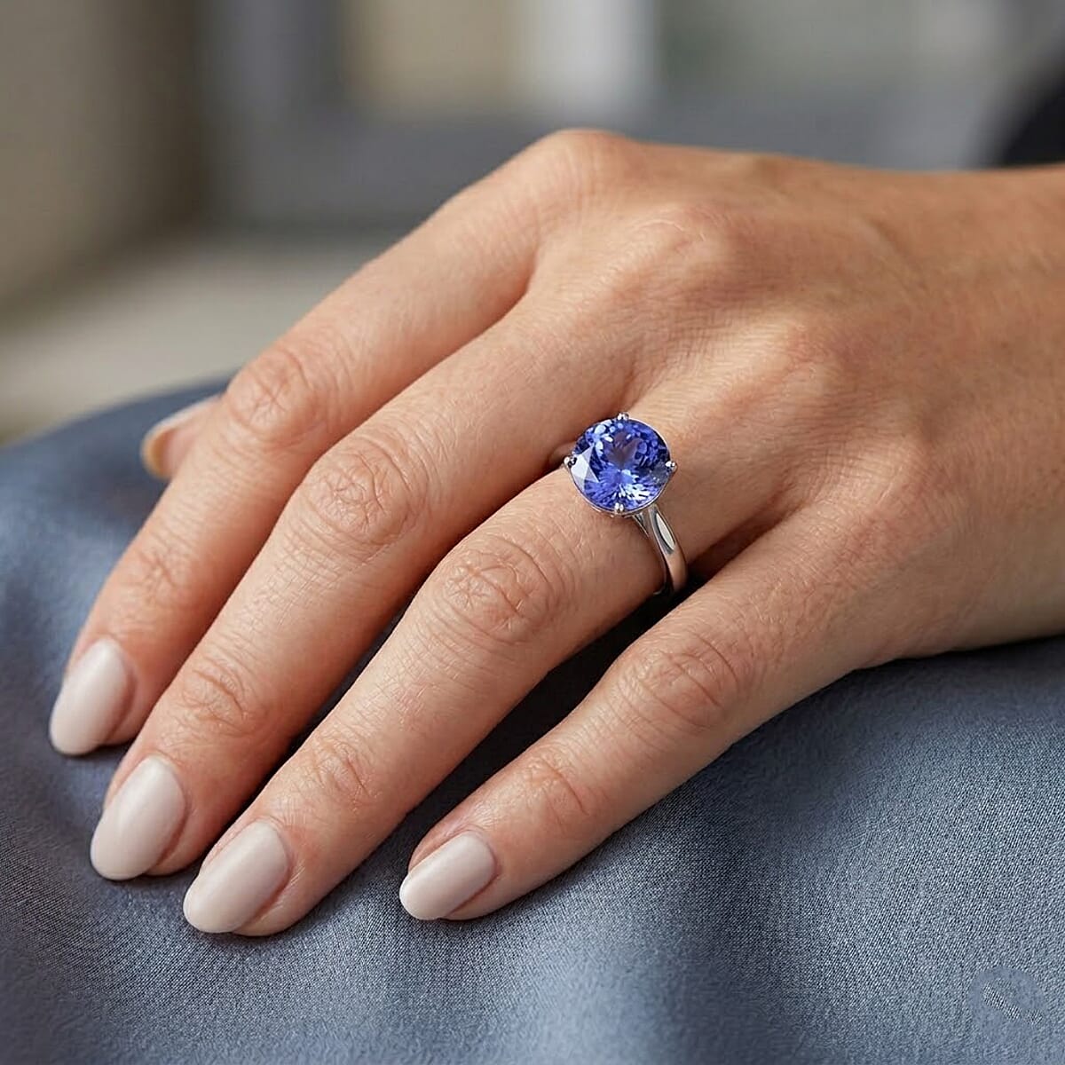 Certified & Appraised Rhapsody AAAA Tanzanite and Diamond E-F VS 4.35 ctw Ring in 950 Platinum (Size 7.0) 5.35 Grams image number 2