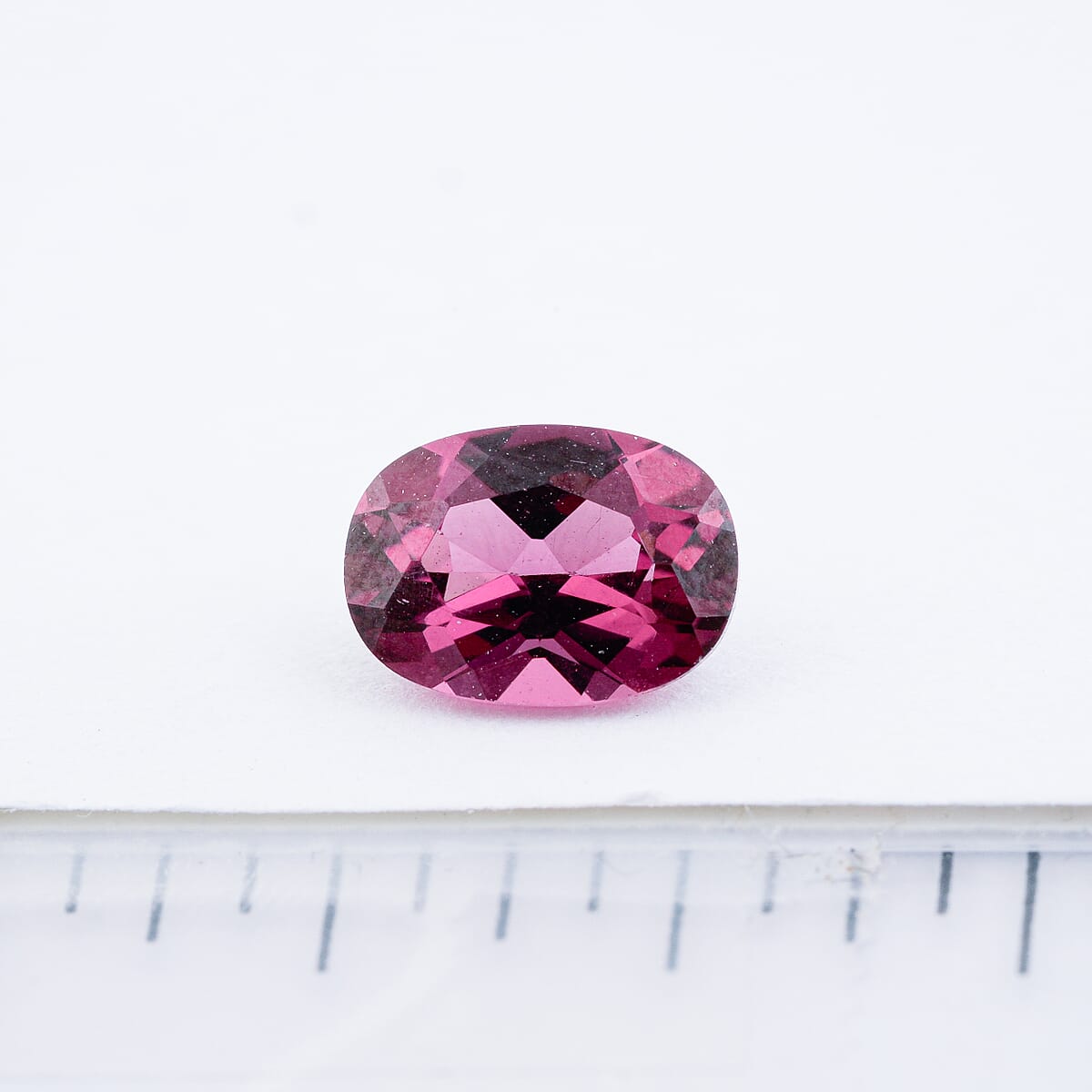 AAAA Color Change Garnet (Ovl 7x5 mm) 1.00 ctw image number 4
