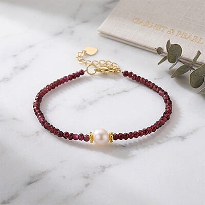 Red Garnet and Freshwater Pearl 2.00 ctw Strach Bracelet in Goldtone (6.5-8In)