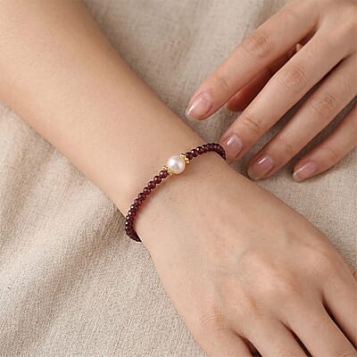 Red Garnet and Freshwater Pearl 2.00 ctw Strach Bracelet in Goldtone (6.5-8In)