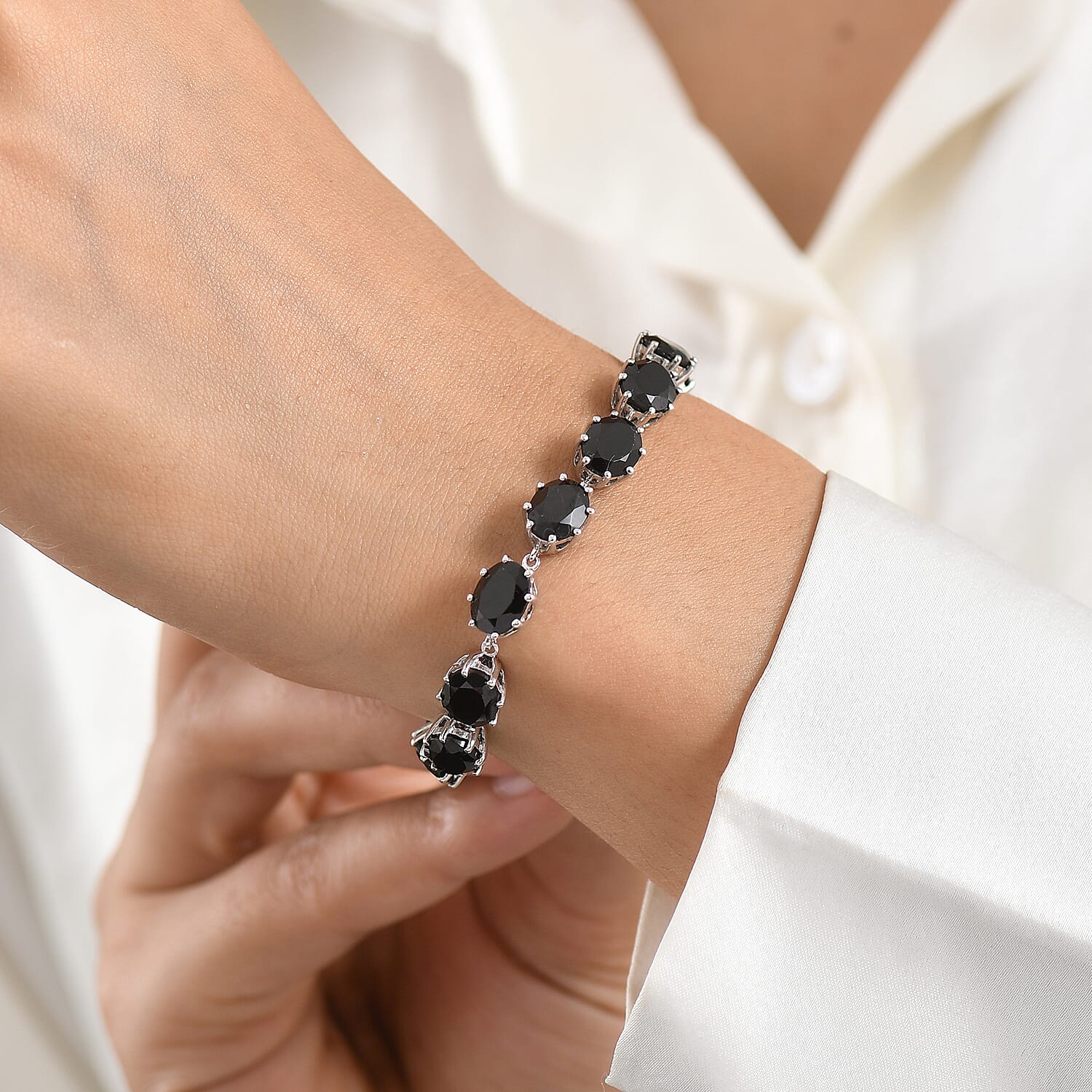EverTrue Thai Black Spinel 37.50 ctw Midnight Mystique Oval Bracelet in Platinum Bond (6.50 In)