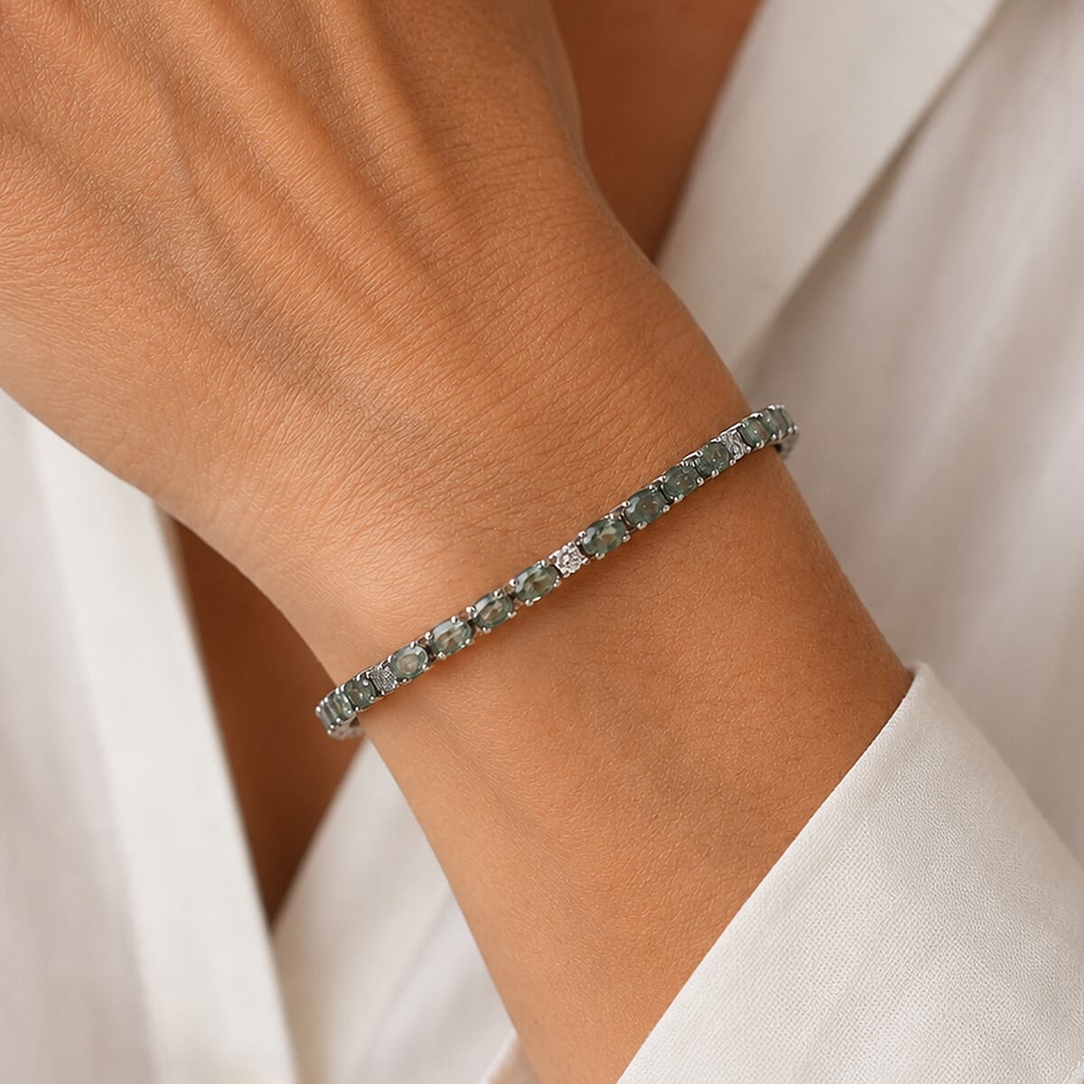 Premium Malawi Green Sapphire and Luxuriant Lab Grown Diamond G-H SI 8.00 ctw Crown Line Bracelet in Rhodium Over Sterling Silver (6.50 In) image number 1