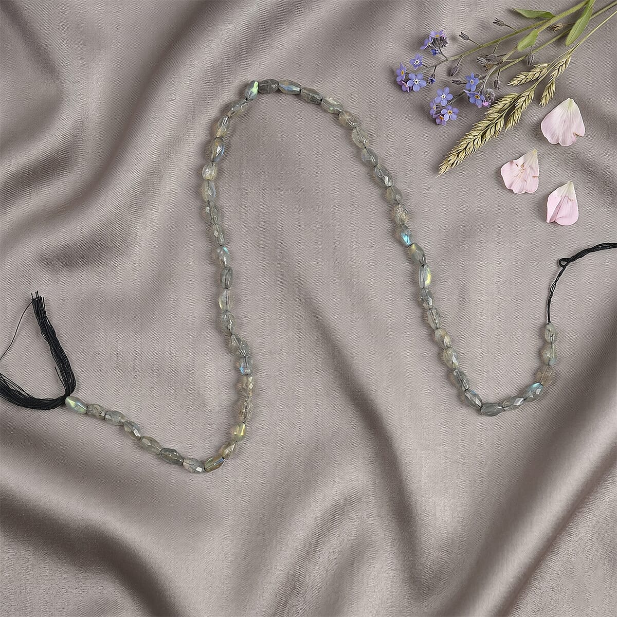 GCS Faceted Rice Labradorite Beaded Strand (14 Inches) 46.80 ctw image number 1