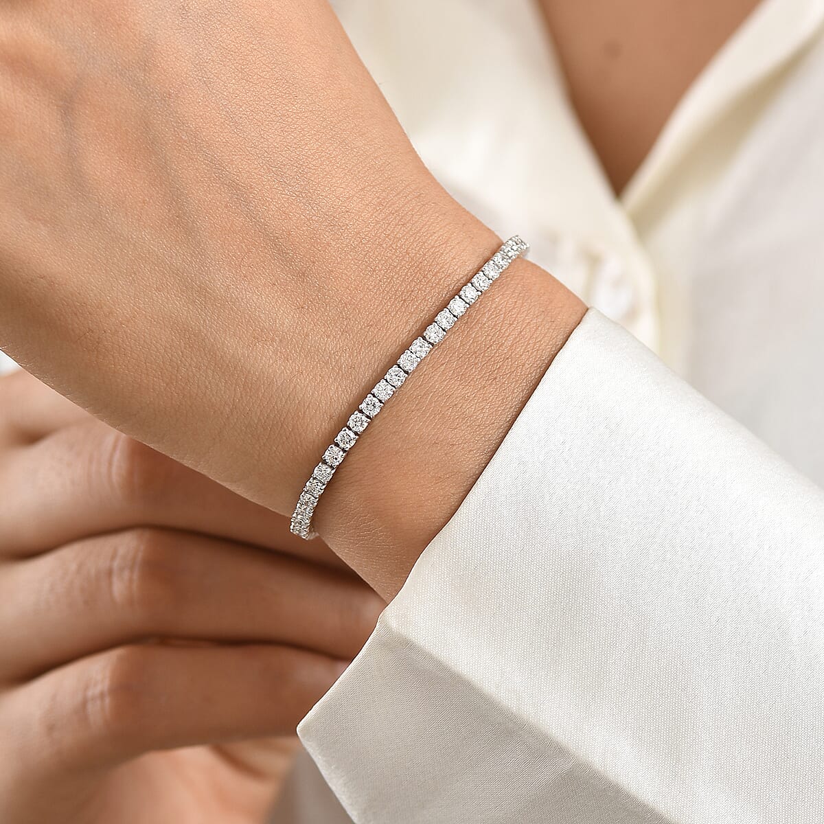 Luxuriant Lab Grown Diamond G&nbsp;VS 3.50 ctw Tennis Bracelet in Rhodium Over Sterling Silver (6.50 In) image number 2