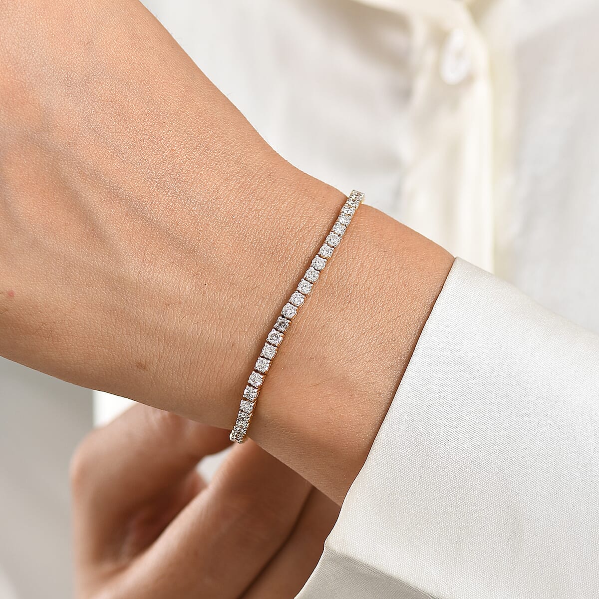 Luxuriant Lab Grown Diamond&nbsp;G VS 4.00 ctw Tennis Bracelet in 18K Vermeil Yellow Gold Over Sterling Silver (7.25 In) image number 2