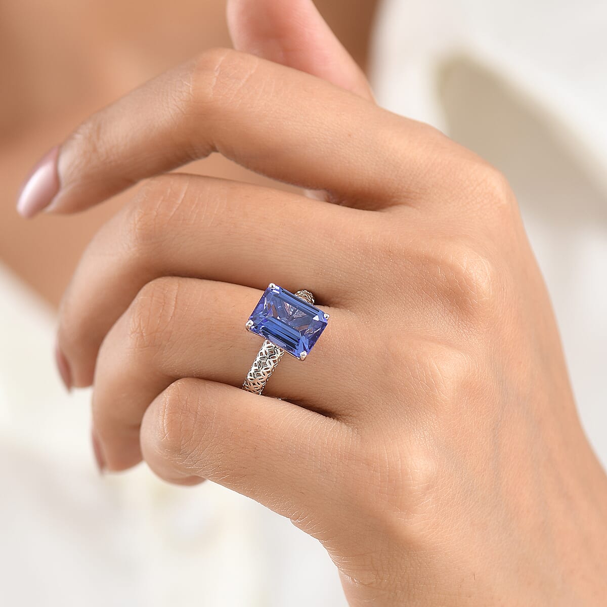 Luxoro Premium Tanzanite 6.10 ctw Ring in 9K White Gold (Size 8.0) image number 2