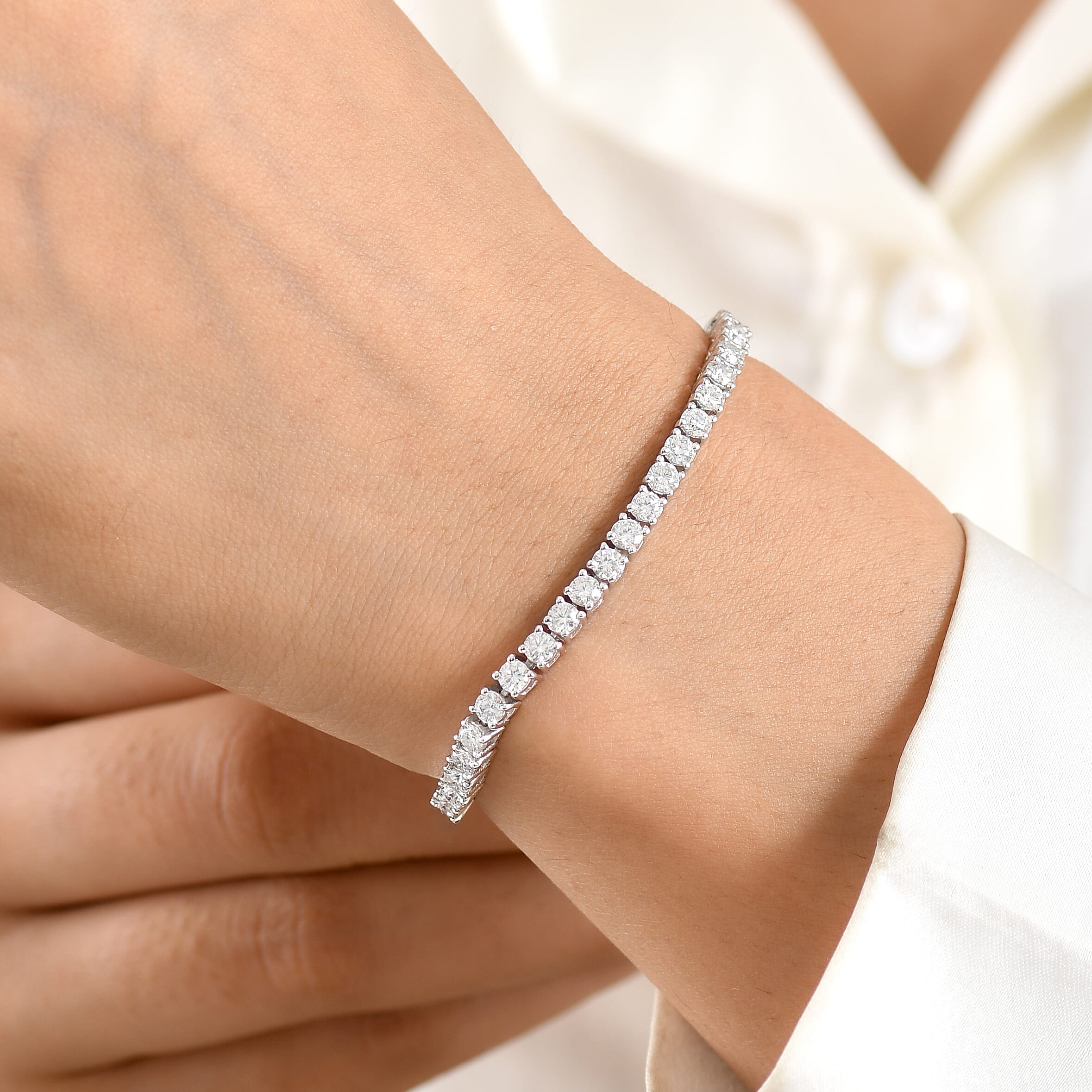 EverTrue Moissanite 5.30 ctw Tennis Bracelet in Platinum Bond (7.25 In)