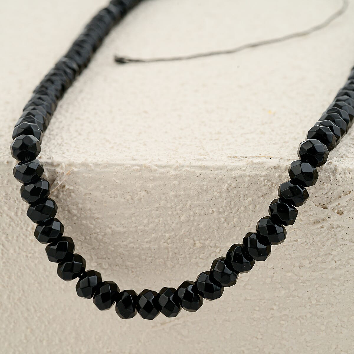 GCS Black Agate Round Beaded Strand (15 Inches) 99.55 ctw image number 1