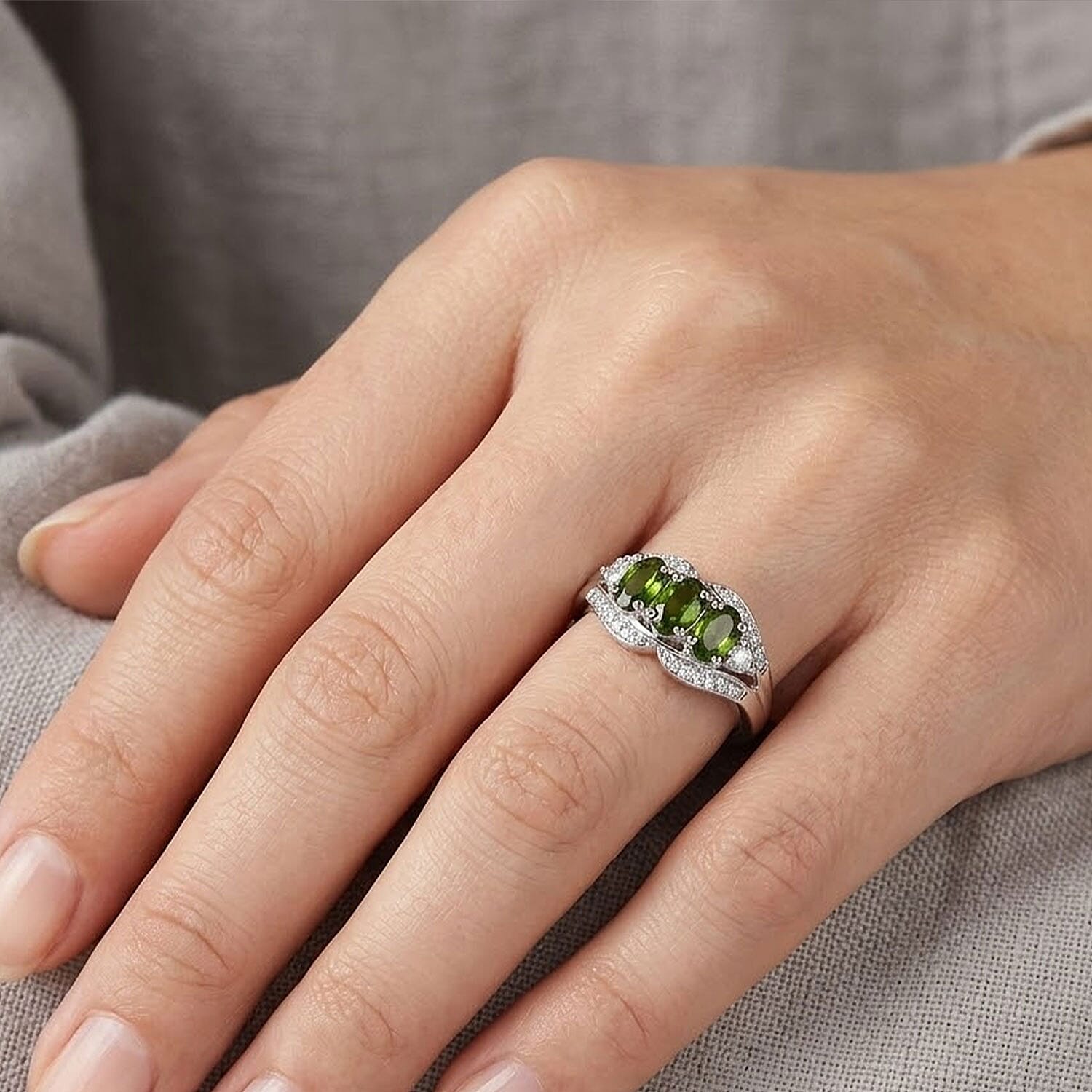 D'Joy Chrome Diopside and White Zircon 1.00 ctw Ring in Rhodium Over Sterling Silver (Size 8.0)