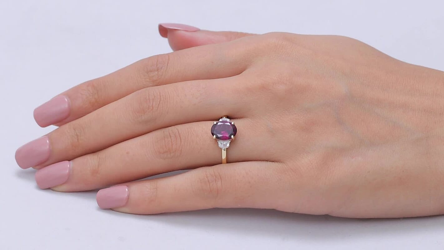 10K Yellow Gold AAA Radiant Ember Garnet, Luxuriant Lab Grown Diamond (E-F, VS) (0.36 cts) Ring (Size 10.0) 3.25 ctw