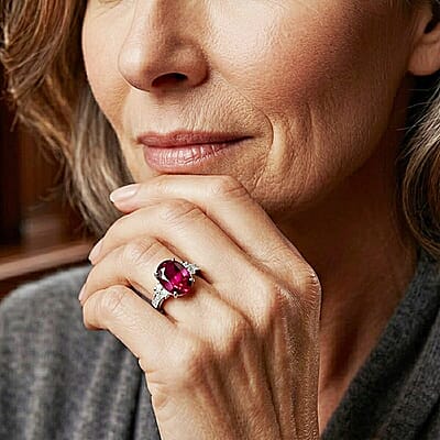 SGL Certified 10K White Gold AAA Malawi Magenta Garnet, Luxuriant Lab Grown Diamond (G-H, SI) Firelight Crown Ring (Size 5.0) 3.15 ctw