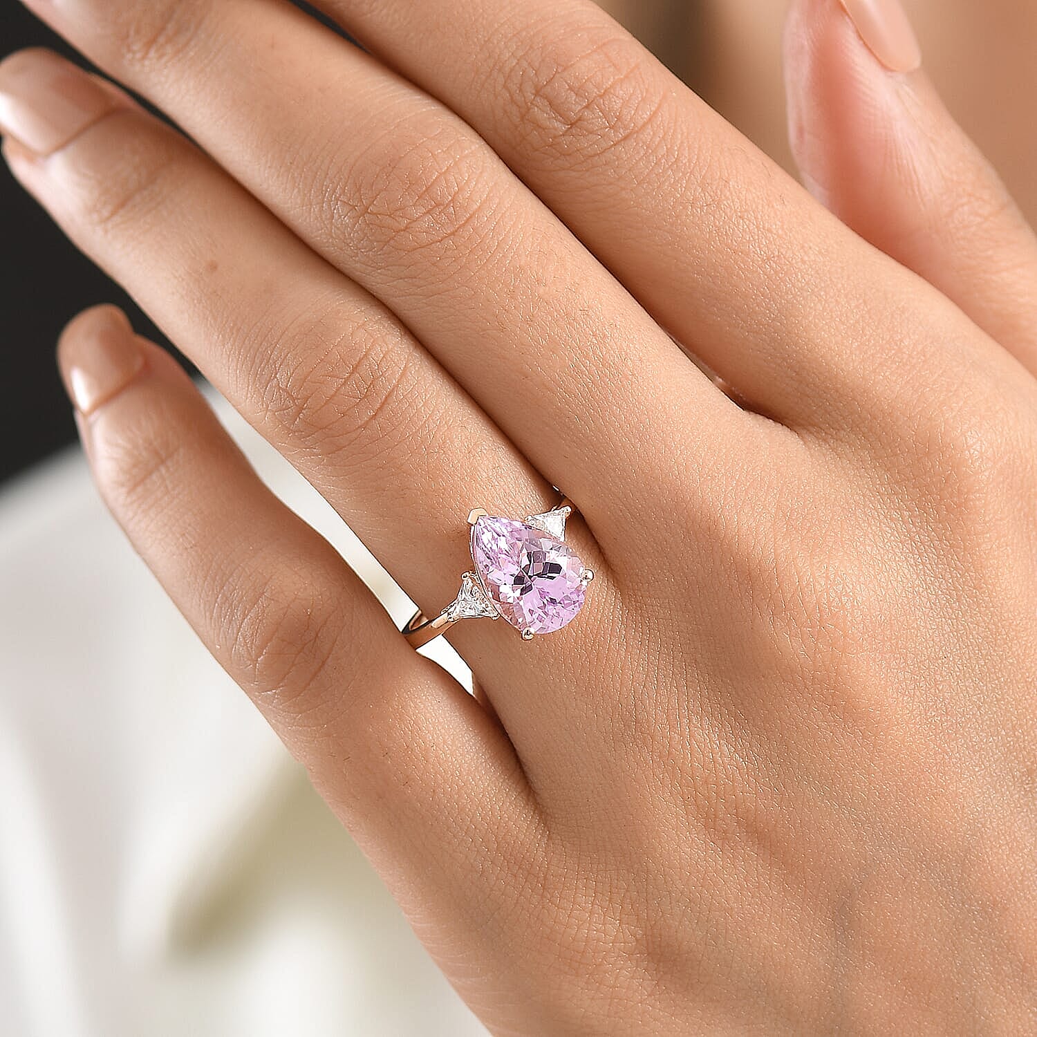10K Rose Gold Premium Martha Rocha Kunzite, Luxuriant Lab Grown Diamond (VS) Ring (Size 5.0) 5.55 ctw