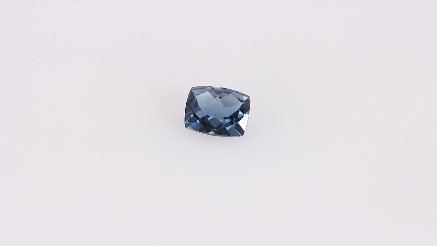 London Blue Topaz (Cush 8x6 mm) 1.46 ctw