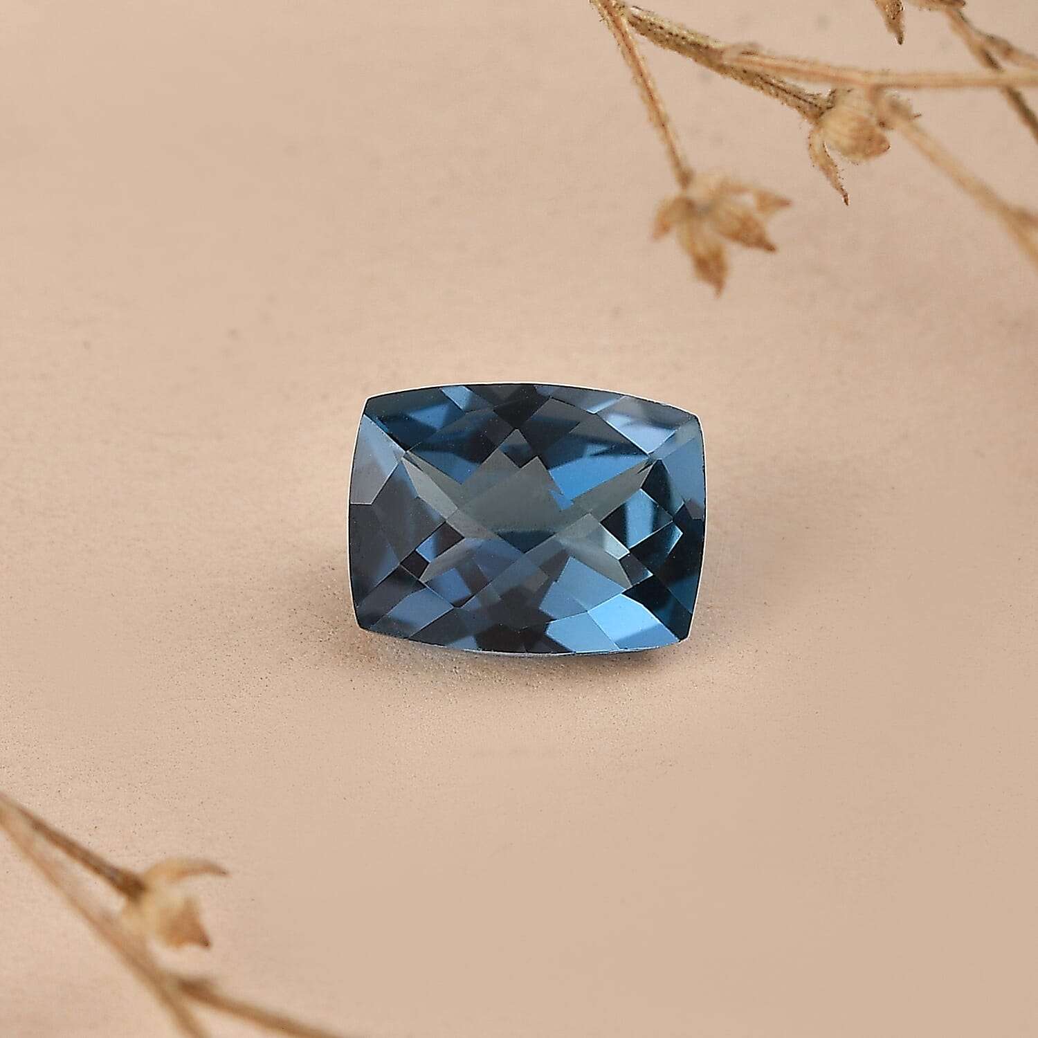 London Blue Topaz (Cush 8x6 mm) 1.46 ctw