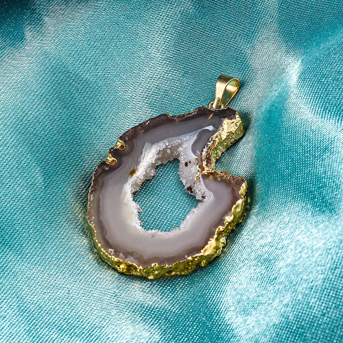Texture Quartz Geode 25.00 ctw Pendant without Chain in Goldtone image number 1