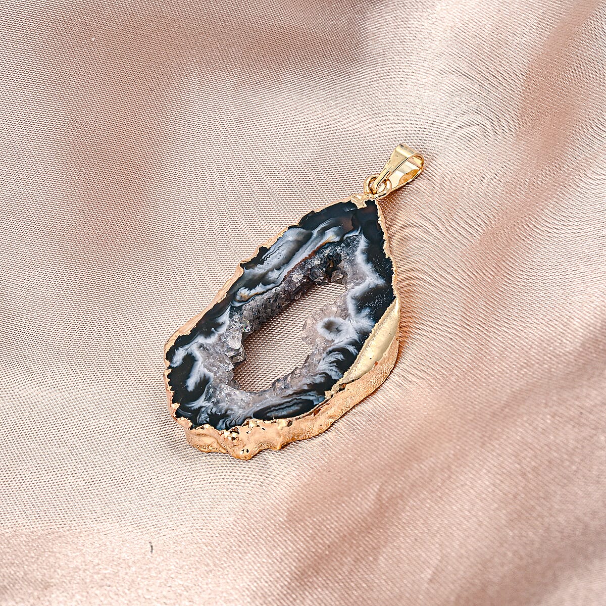 Grey Rutilized Texture Quartz 35.00 ctw Geode Pendant without Chain in Goldtone image number 1