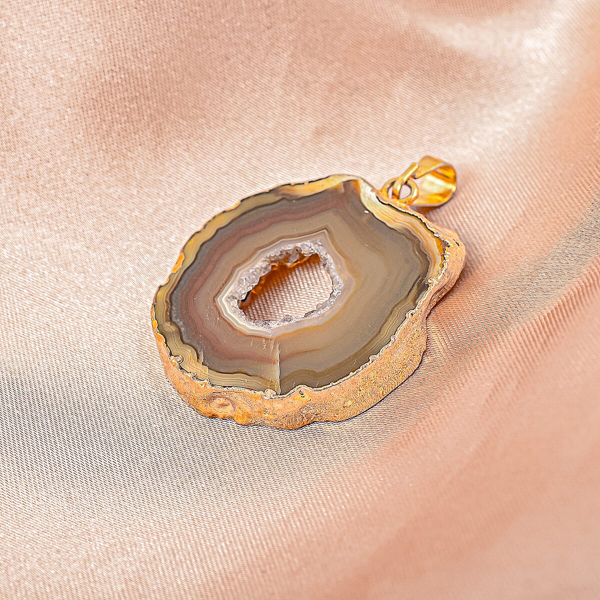 Texture Quartz 44.00 ctw Geode Pendant without Chain in Goldtone  image number 1