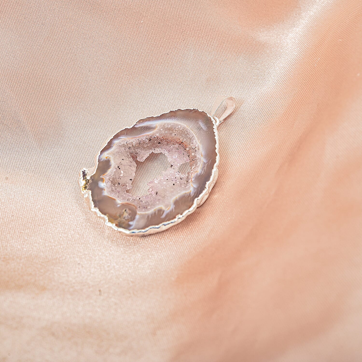 Rose Texture Quartz 42.00 ctw Geode Pendant without Chain in Silvertone