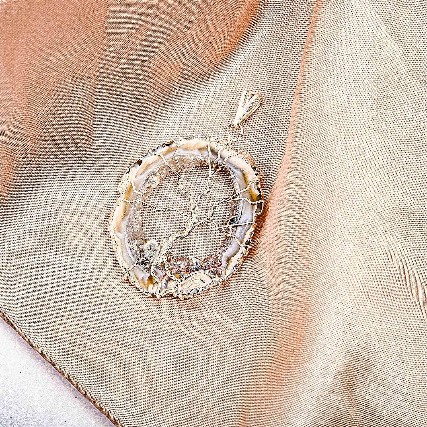 Light Quartz Geode 70.00 ctw Pendant without Chain in Silvertone
