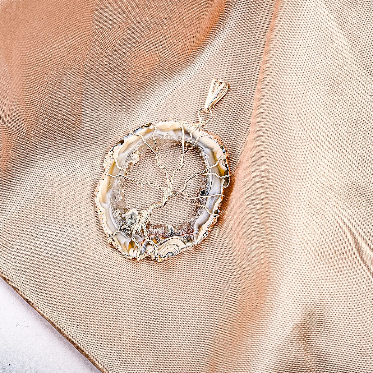 Light Quartz Geode 70.00 ctw Pendant without Chain in Silvertone image number 1