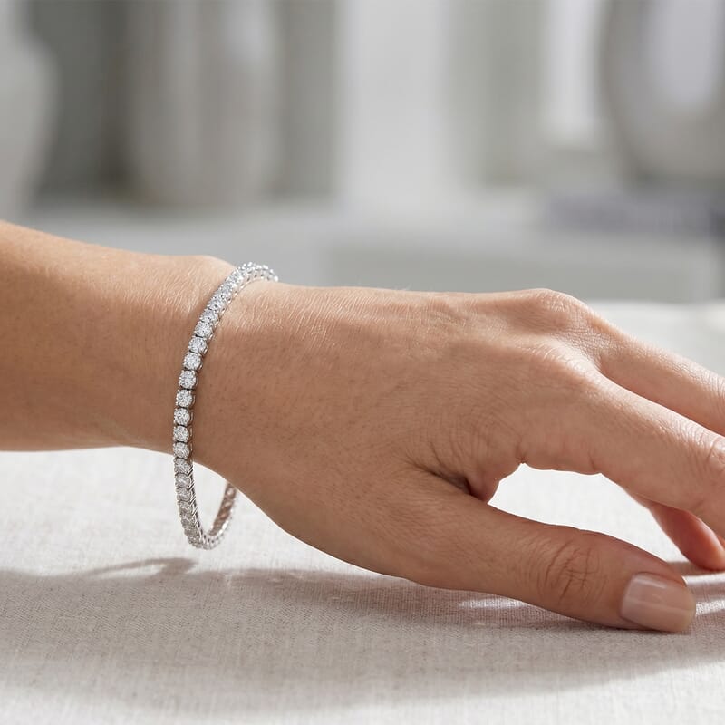 Mumbai Close Out Deal Luxuriant Lab Grown Diamond VS 4.00 ctw Tennis Bracelet in Sterling Silver (7.00 In)
