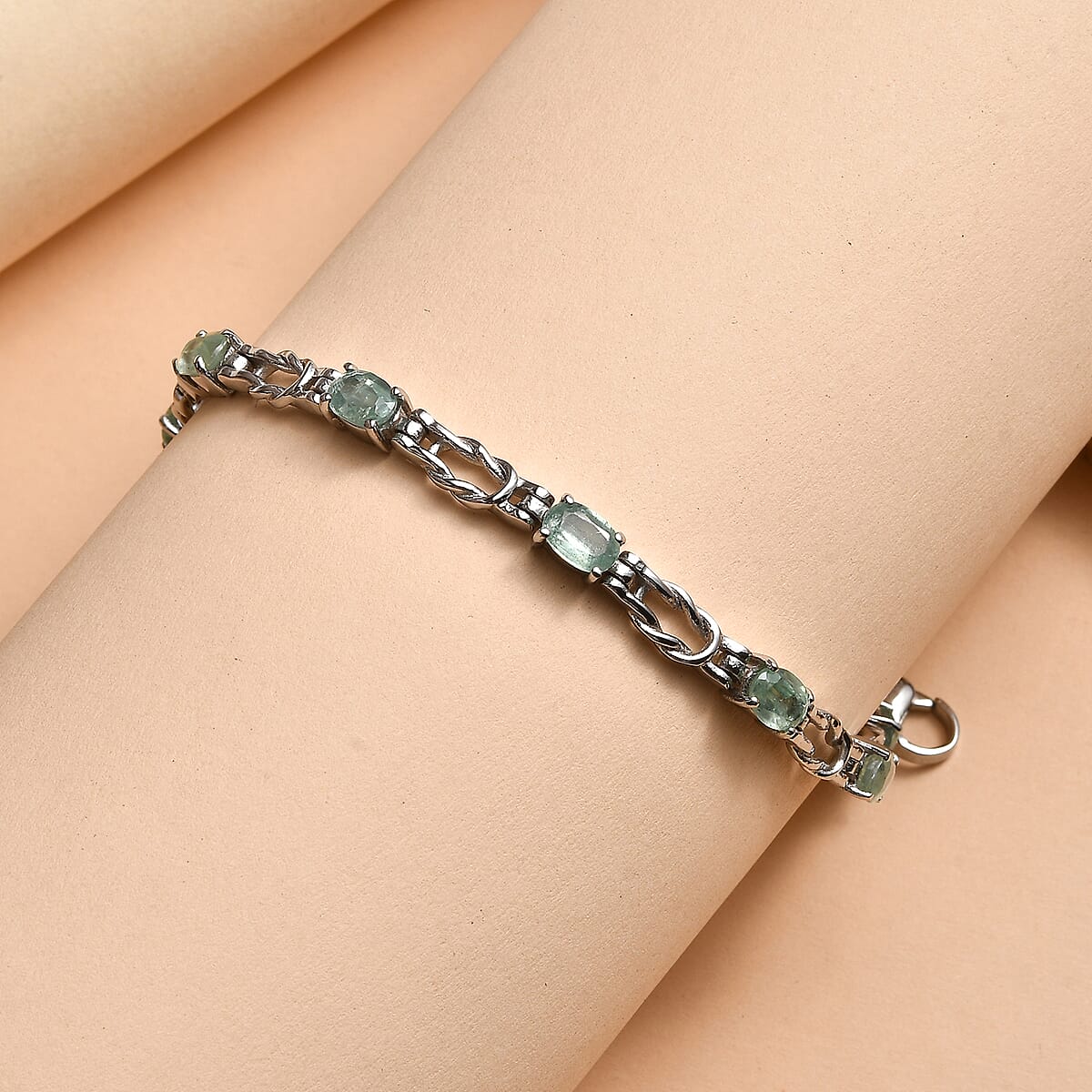 EverTrue Green Kyanite 5.00 ctw Bracelet in Stainless Steel (6.50 In) image number 1