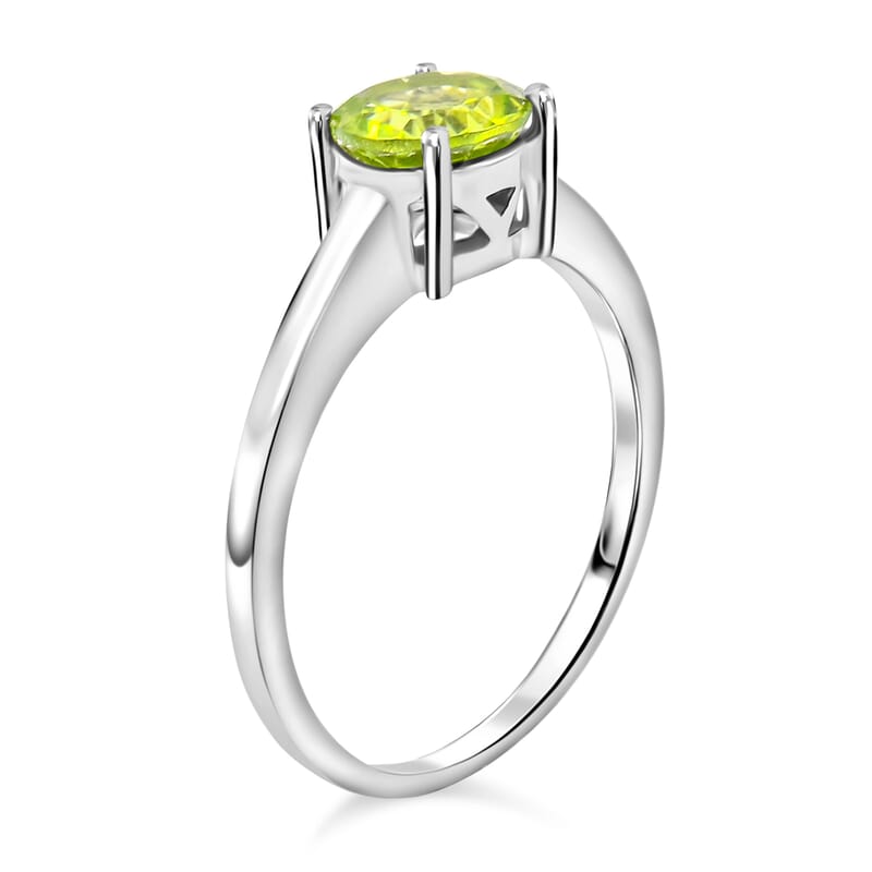 Hebei Peridot 0.85 ctw Solitaire Ring in Sterling Silver (Size 6.0)