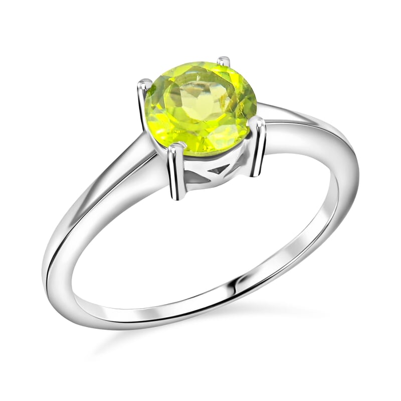 Hebei Peridot 0.85 ctw Solitaire Ring in Sterling Silver (Size 7.0)