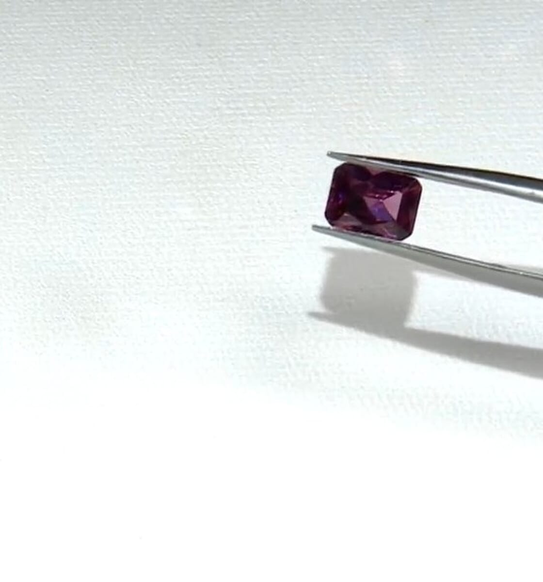 AAAA Usambara Color Change Garnet (Oct 7x5 mm) 1.00 ctw image number 1
