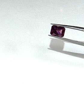 AAAA Usambara Color Change Garnet (Oct 7x5 mm) 1.00 ctw