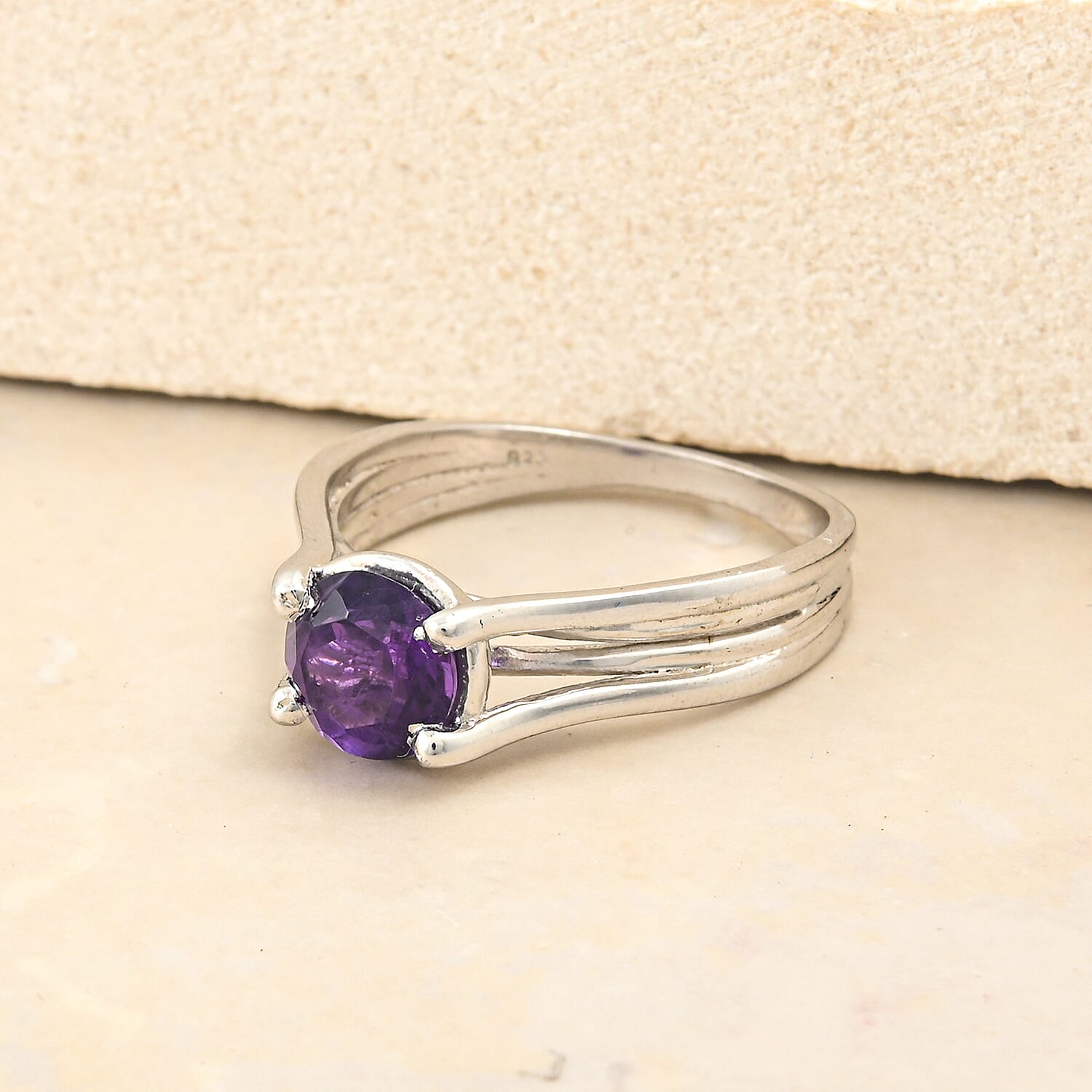 African Amethyst 1.25 ctw Solitaire Ring in Sterling Silver (Size 8.0)