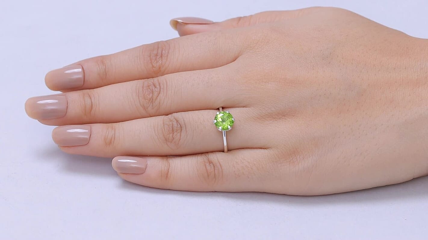 D'Joy Premium Hebei Peridot Ring in Sterling Silver (Size 10.0) 2.15 ctw