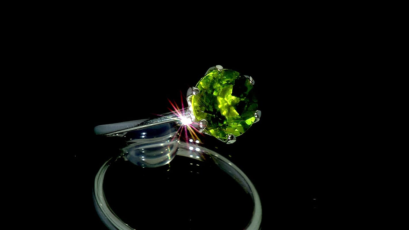 D'Joy Premium Hebei Peridot Ring in Sterling Silver (Size 10.0) 2.15 ctw