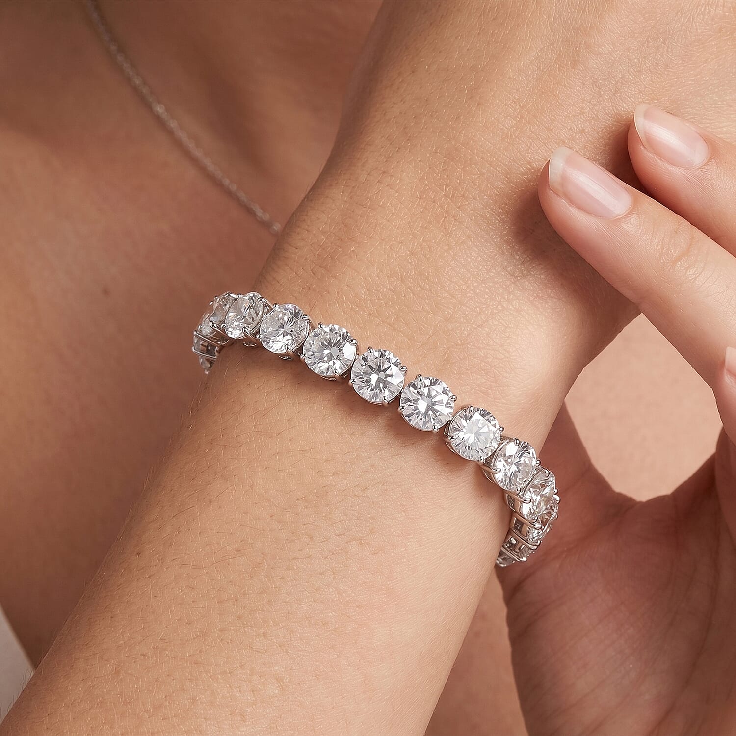 Luxuriant Lab Grown Diamond SI 16.60 ctw Tennis Bracelet in Sterling Silver (7.00 In)