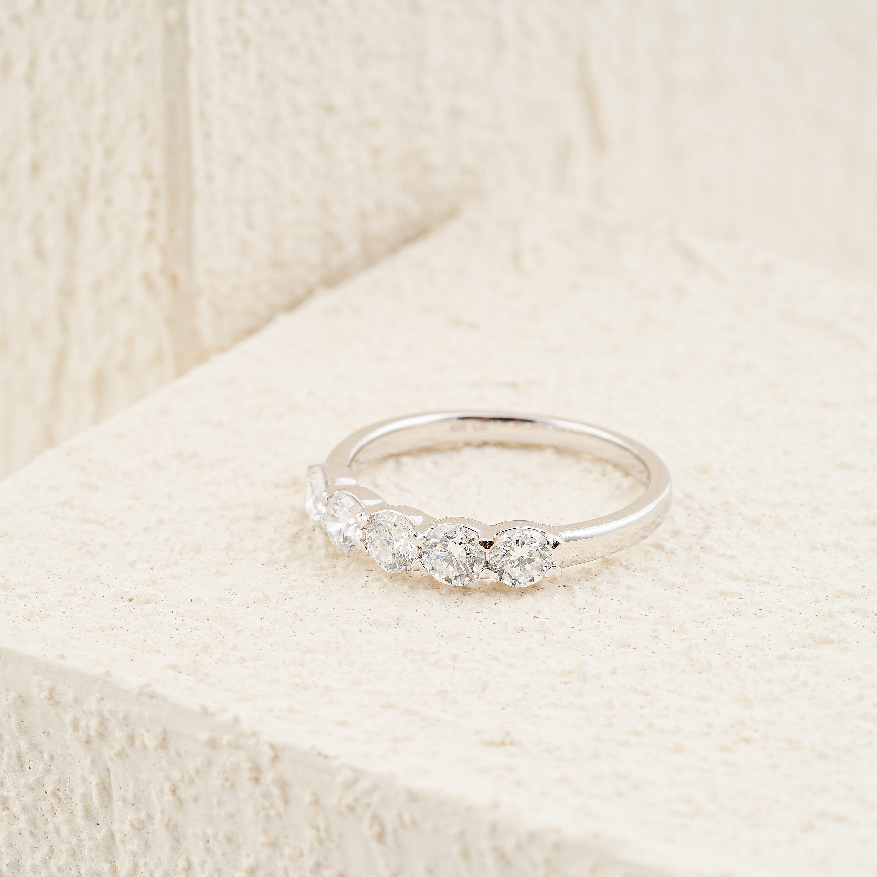 Luxuriant Lab Grown Diamond SI 1.00 ctw Ring in Sterling Silver (Size 5.0)