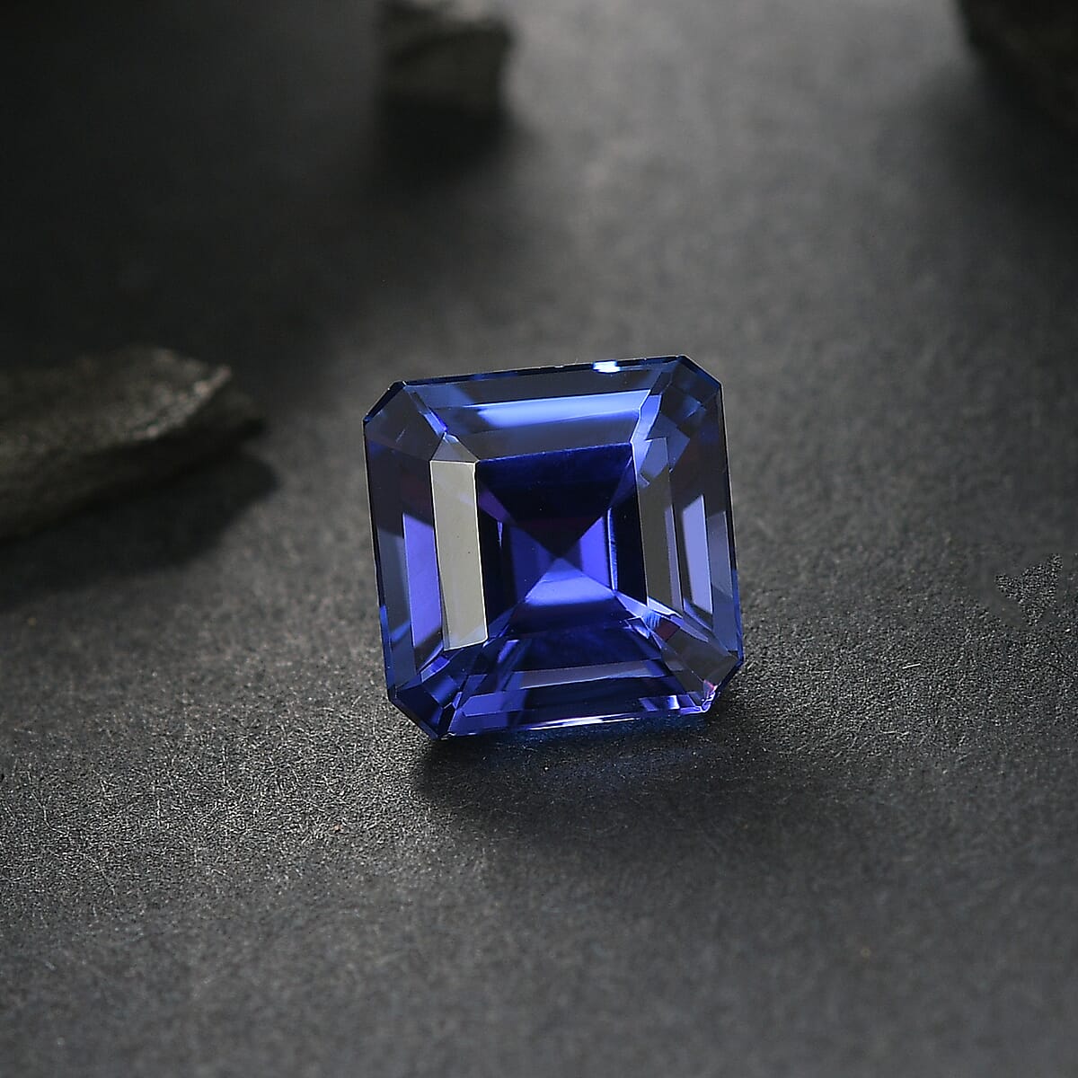 AAAA Tanzanite (Oct 8x8 mm) 2.35 ctw image number 1