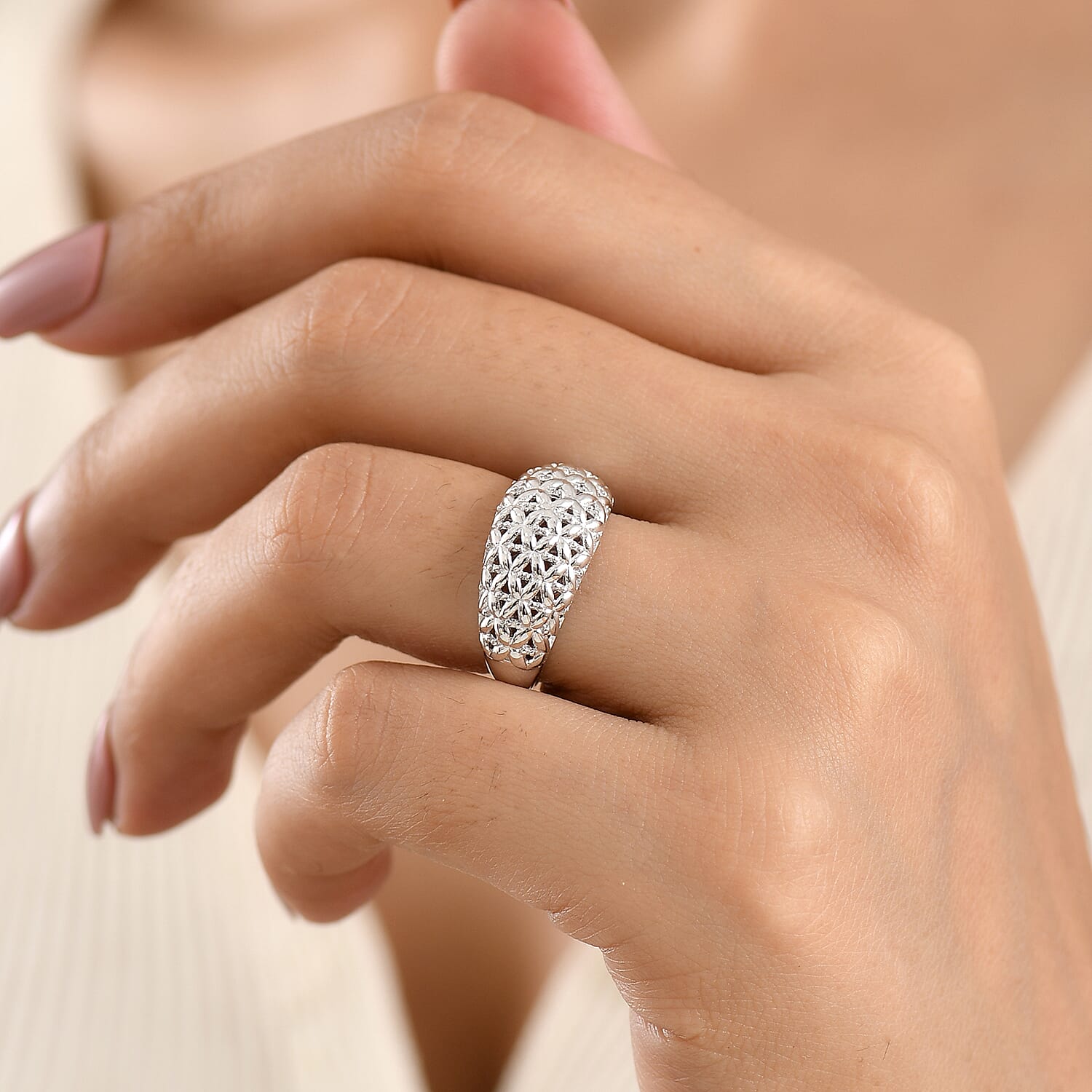 D'Joy Rhodium Over Sterling Silver Honeycomb Ring (Size 8.0) (4.40 g)