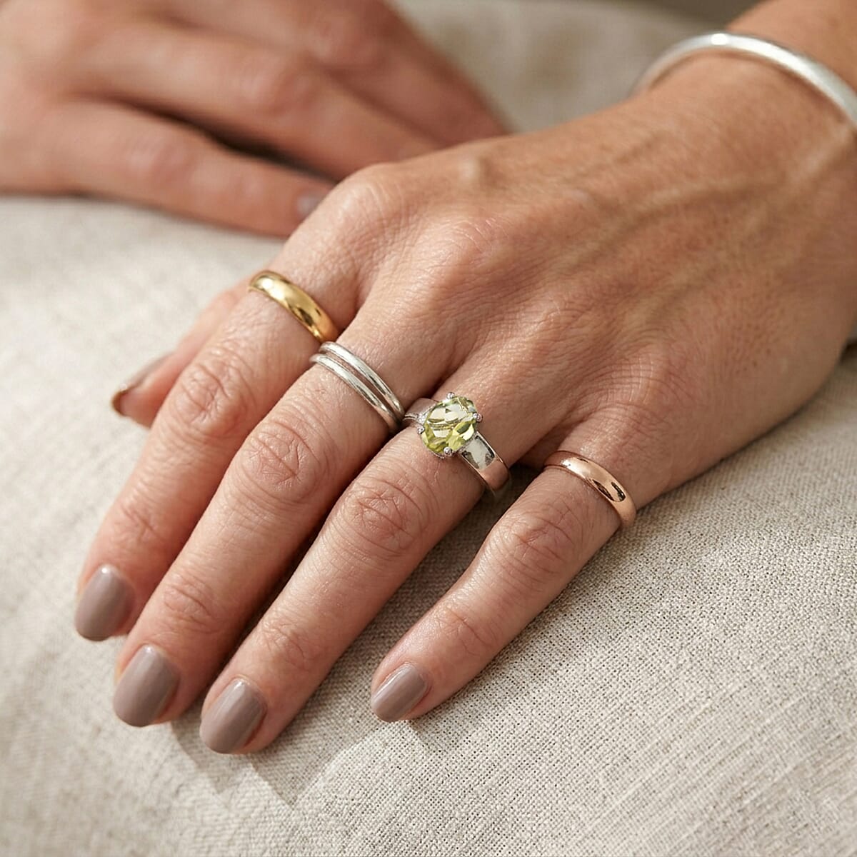 D'Joy Green Gold Quartz 1.20 ctw Ring in Rhodium Over Sterling Silver (Size 6.0) image number 2
