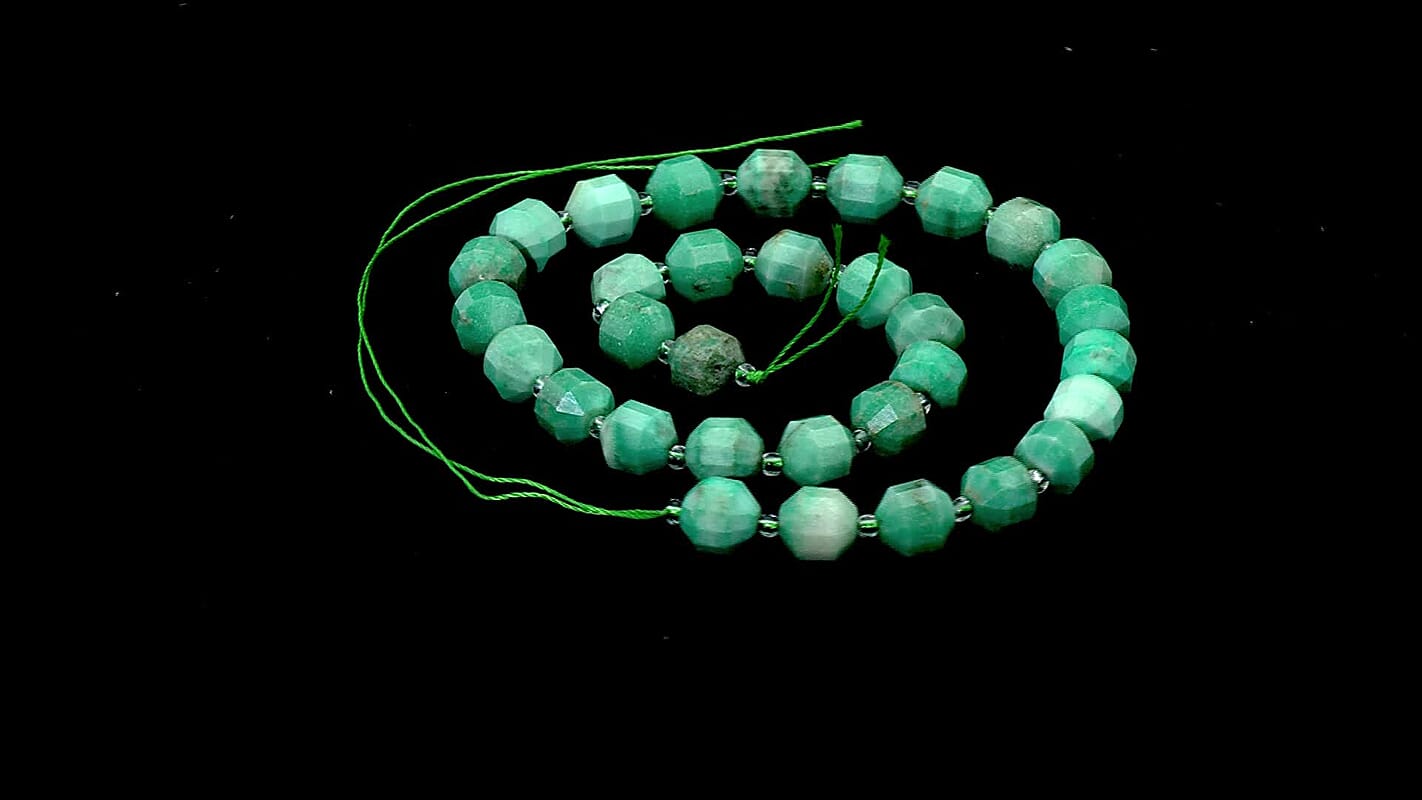 Green Agate and Glass Double Pointers Beaded Necklace (15 Inches) 199.30 ctw