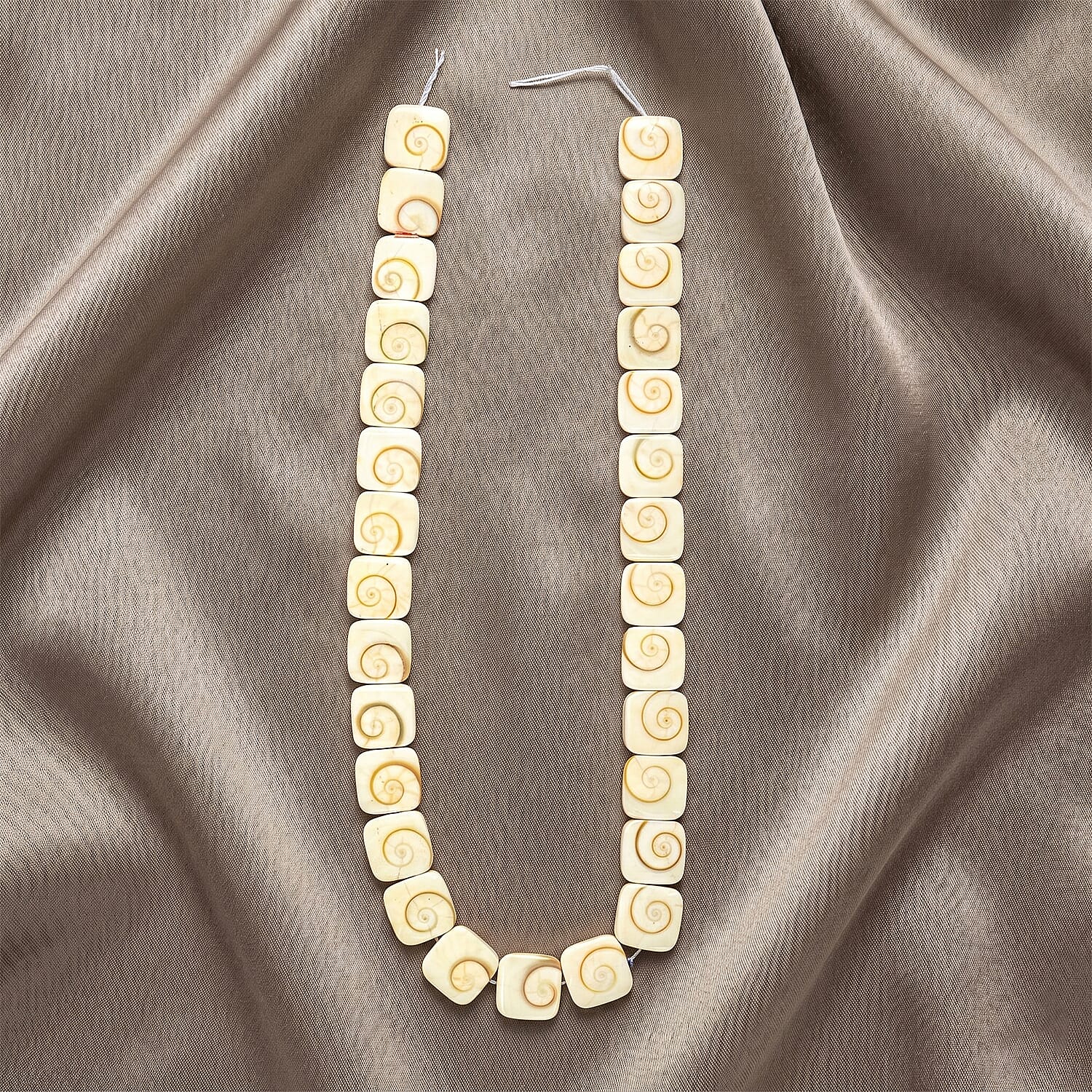 GCS Square Silver Mouth Sheel Beaded Strand (16 Inches)