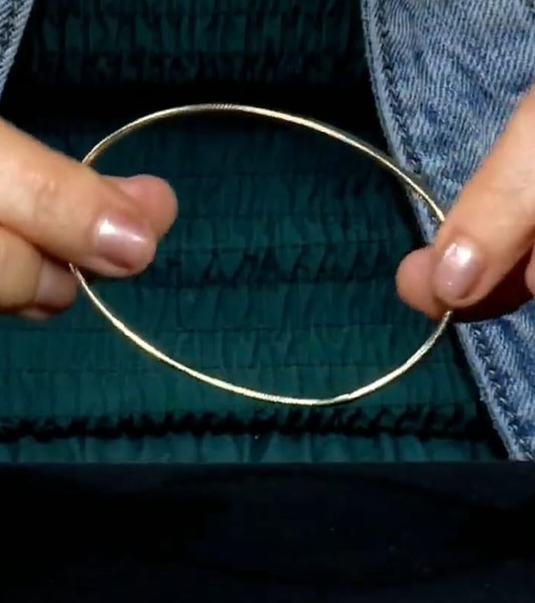 Italian 4.8mm Flex Stretch Bangle Bracelet in 10K Yellow Gold 1.25 Grams (7-9In) image number 3
