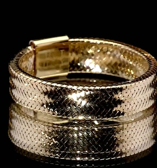 Italian 5.5mm Flat Flex Stretch Ring in 10K Yellow Gold (Size 6-12) 0.47 Grams
