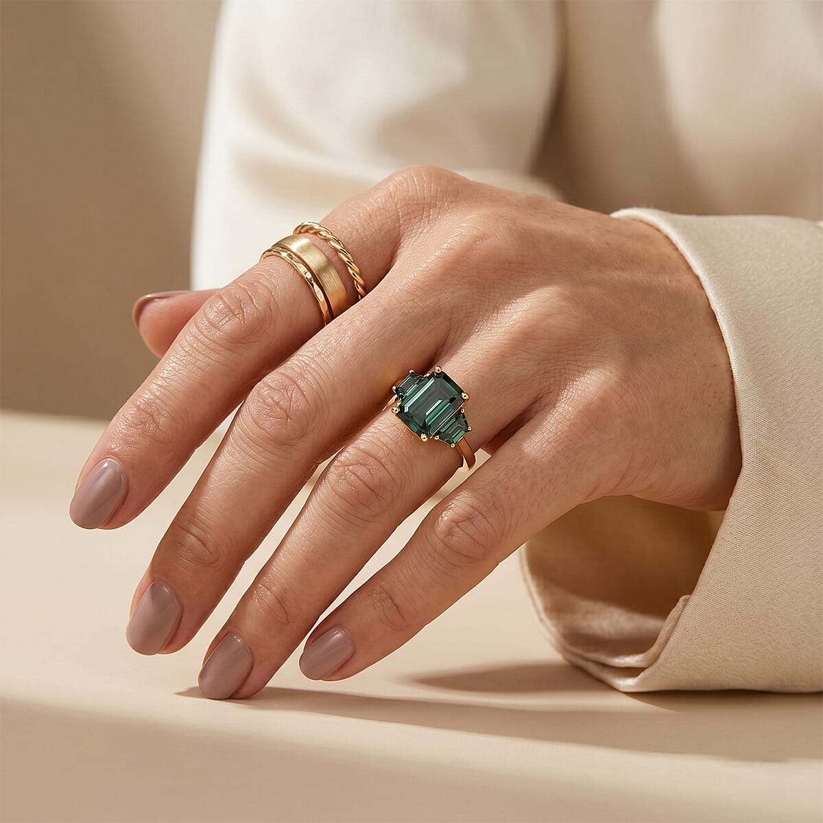 SGL Certified Luxuriant Lab Grown Green Diamond E-F VS 2.50 ctw Ring in 10K Green Gold (Size 7.0) image number 3