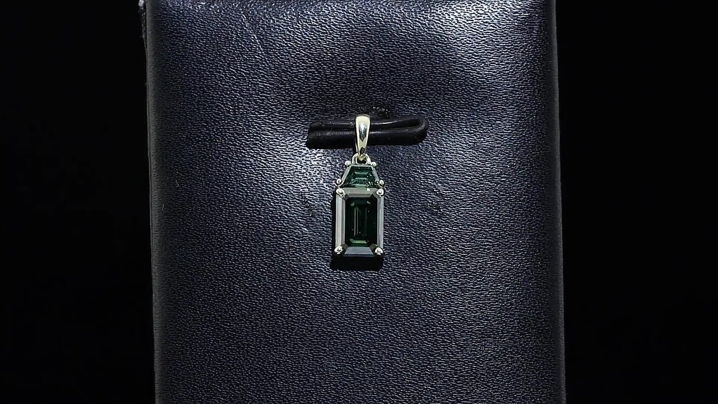 SGL Certified 10K Green Gold Luxuriant Lab Grown Green Diamond (VS) Pendant without Chain 2.25 ctw