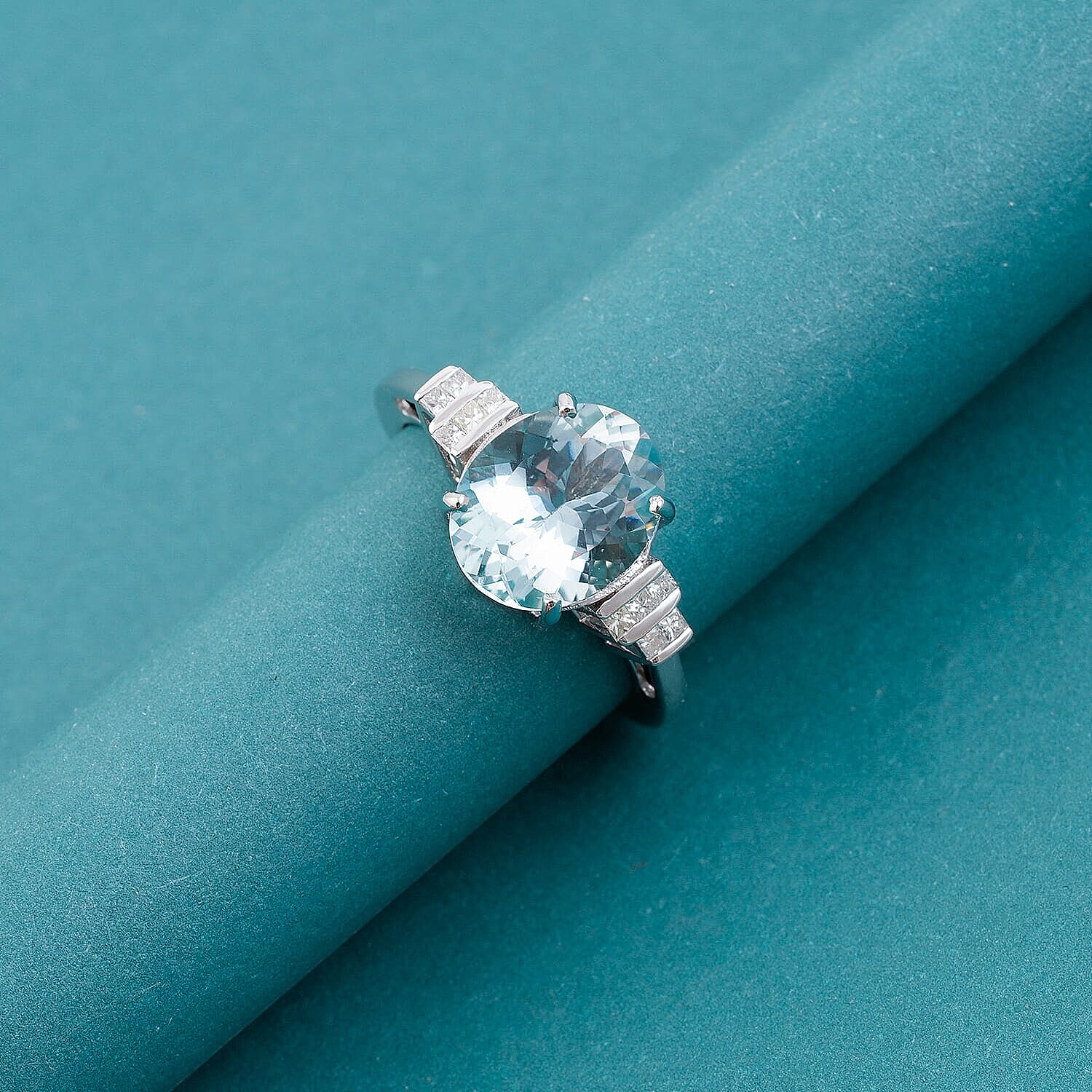 Luxoro AAA Mangoro Aquamarine and Diamond G-H I2 3.35 ctw Classic Calm Ring in 10K White Gold (Size 11.0)